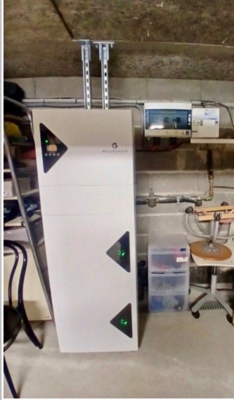  Pose de panneaux photovoltaïques avec batterie de stockage, secteur Écully